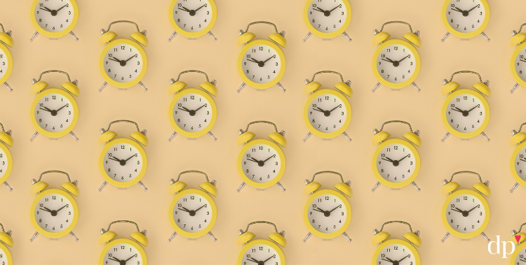 wallpaper with repeating old-fashioned alarm clocks